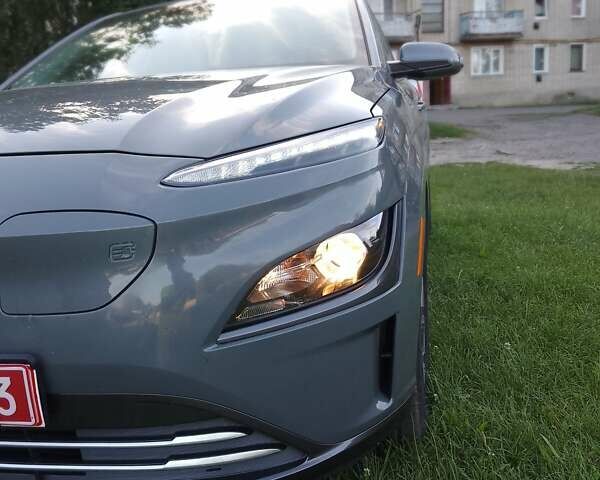 Серый Хендай Kona Electric, объемом двигателя 0 л и пробегом 71 тыс. км за 18500 $, фото 21 на Automoto.ua