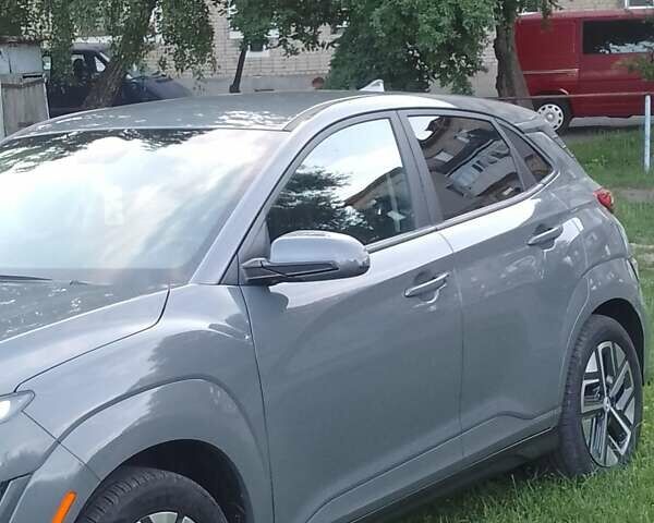 Серый Хендай Kona Electric, объемом двигателя 0 л и пробегом 71 тыс. км за 18500 $, фото 23 на Automoto.ua
