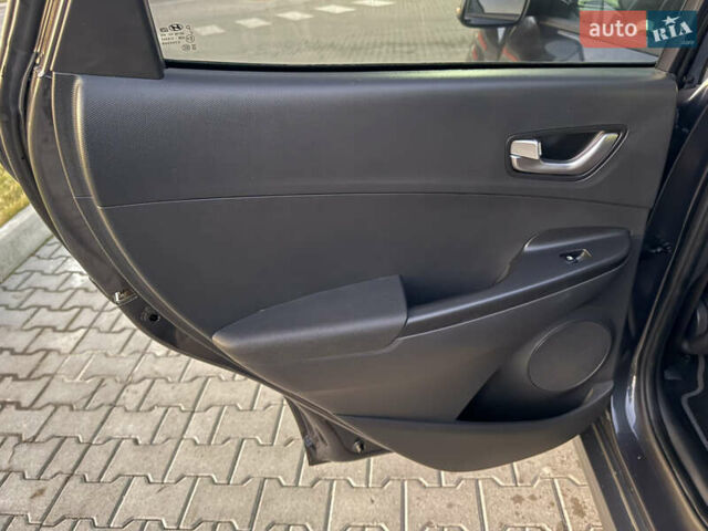 Серый Хендай Kona Electric, объемом двигателя 0 л и пробегом 36 тыс. км за 16999 $, фото 19 на Automoto.ua