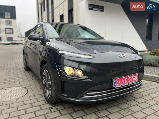 Серый Хендай Kona Electric, объемом двигателя 0 л и пробегом 20 тыс. км за 17500 $, фото 3 на Automoto.ua