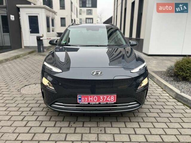 Серый Хендай Kona Electric, объемом двигателя 0 л и пробегом 20 тыс. км за 17500 $, фото 2 на Automoto.ua