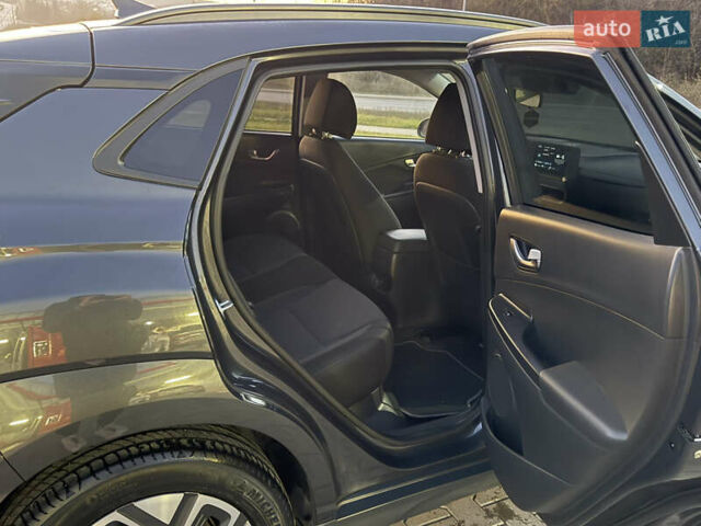 Серый Хендай Kona Electric, объемом двигателя 0 л и пробегом 36 тыс. км за 16999 $, фото 26 на Automoto.ua