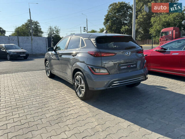 Серый Хендай Kona Electric, объемом двигателя 0 л и пробегом 66 тыс. км за 21500 $, фото 2 на Automoto.ua