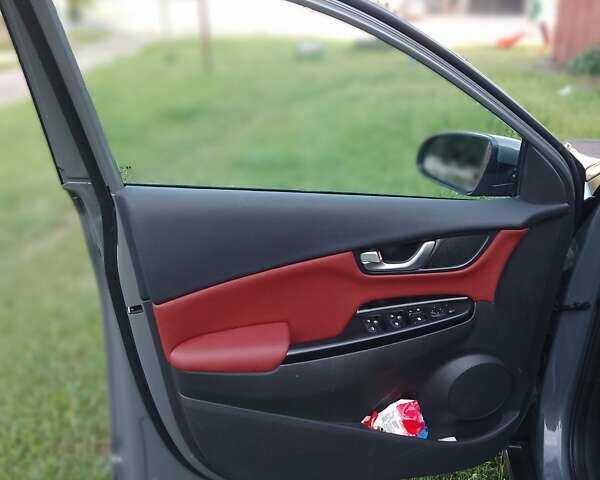 Серый Хендай Kona Electric, объемом двигателя 0 л и пробегом 71 тыс. км за 18500 $, фото 12 на Automoto.ua
