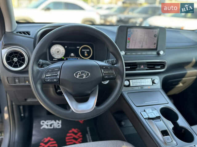 Серый Хендай Kona Electric, объемом двигателя 0 л и пробегом 66 тыс. км за 21500 $, фото 23 на Automoto.ua