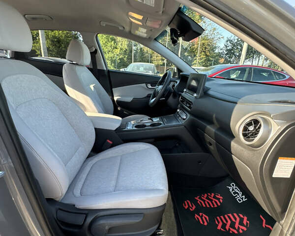 Серый Хендай Kona Electric, объемом двигателя 0 л и пробегом 66 тыс. км за 21500 $, фото 10 на Automoto.ua