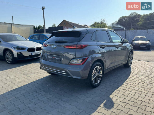 Серый Хендай Kona Electric, объемом двигателя 0 л и пробегом 66 тыс. км за 21500 $, фото 3 на Automoto.ua