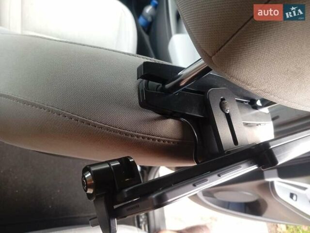 Серый Хендай Kona Electric, объемом двигателя 0 л и пробегом 76 тыс. км за 16000 $, фото 8 на Automoto.ua