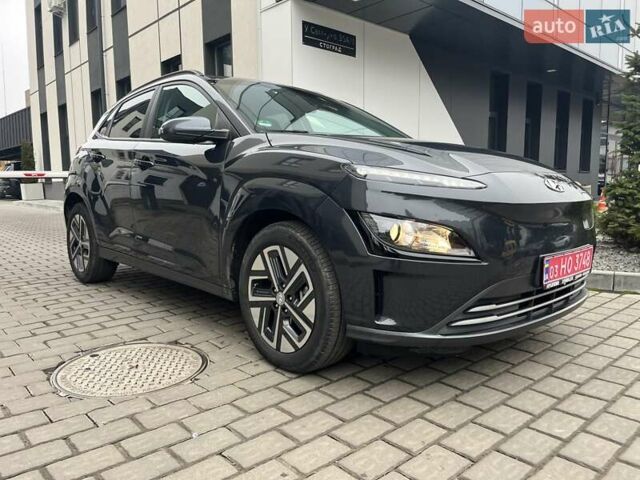 Серый Хендай Kona Electric, объемом двигателя 0 л и пробегом 20 тыс. км за 17500 $, фото 4 на Automoto.ua