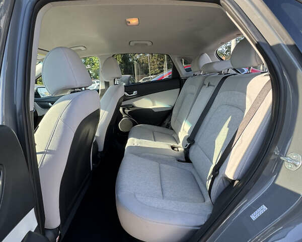 Серый Хендай Kona Electric, объемом двигателя 0 л и пробегом 66 тыс. км за 21500 $, фото 6 на Automoto.ua