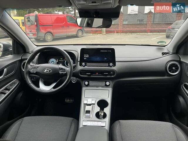 Серый Хендай Kona Electric, объемом двигателя 0 л и пробегом 20 тыс. км за 17500 $, фото 10 на Automoto.ua