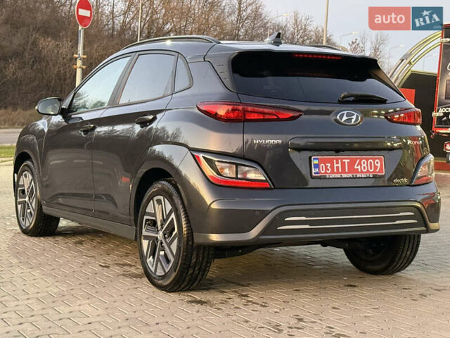Серый Хендай Kona Electric, объемом двигателя 0 л и пробегом 36 тыс. км за 16999 $, фото 5 на Automoto.ua