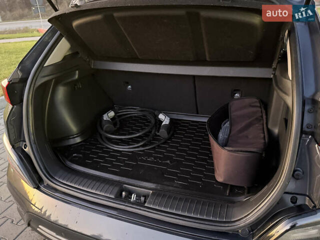 Серый Хендай Kona Electric, объемом двигателя 0 л и пробегом 36 тыс. км за 16999 $, фото 22 на Automoto.ua