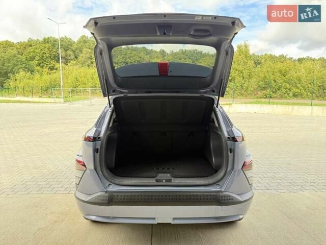 Серый Хендай Kona Electric, объемом двигателя 0 л и пробегом 4 тыс. км за 24999 $, фото 59 на Automoto.ua