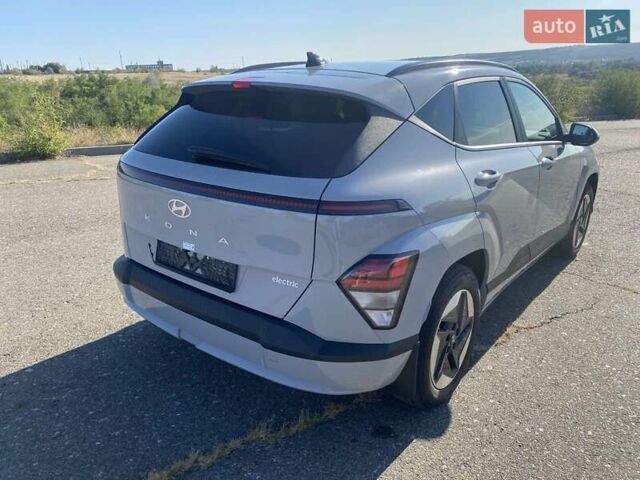 Сірий Хендай Kona Electric, об'ємом двигуна 0 л та пробігом 7 тис. км за 24499 $, фото 8 на Automoto.ua