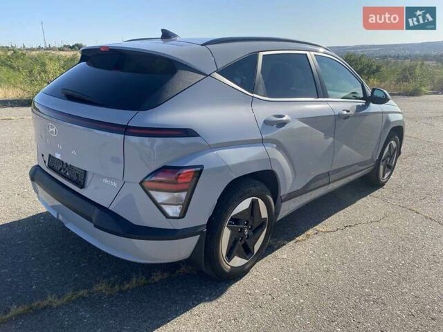 Сірий Хендай Kona Electric, об'ємом двигуна 0 л та пробігом 7 тис. км за 24499 $, фото 12 на Automoto.ua