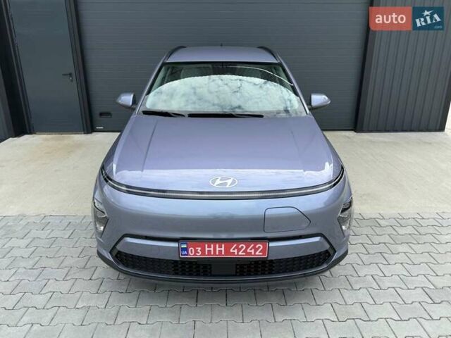Серый Хендай Kona Electric, объемом двигателя 0 л и пробегом 4 тыс. км за 24999 $, фото 18 на Automoto.ua