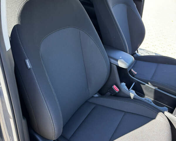 Серый Хендай Kona Electric, объемом двигателя 0 л и пробегом 28 тыс. км за 22900 $, фото 24 на Automoto.ua