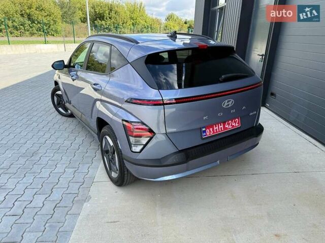 Серый Хендай Kona Electric, объемом двигателя 0 л и пробегом 4 тыс. км за 24999 $, фото 164 на Automoto.ua