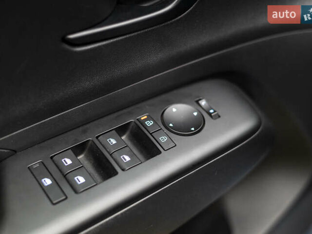 Серый Хендай Kona Electric, объемом двигателя 0 л и пробегом 25 тыс. км за 22700 $, фото 12 на Automoto.ua