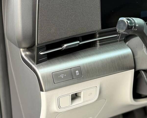Серый Хендай Kona Electric, объемом двигателя 0 л и пробегом 4 тыс. км за 24999 $, фото 114 на Automoto.ua