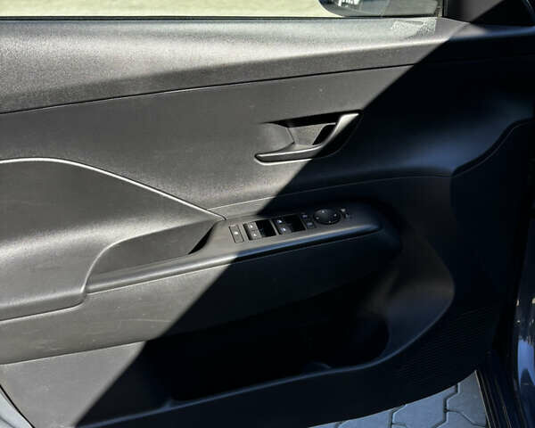 Серый Хендай Kona Electric, объемом двигателя 0 л и пробегом 28 тыс. км за 22900 $, фото 13 на Automoto.ua