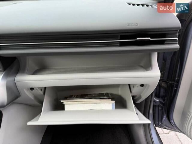 Серый Хендай Kona Electric, объемом двигателя 0 л и пробегом 4 тыс. км за 24999 $, фото 89 на Automoto.ua