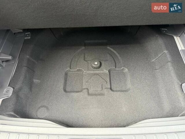 Серый Хендай Kona Electric, объемом двигателя 0 л и пробегом 4 тыс. км за 24999 $, фото 64 на Automoto.ua