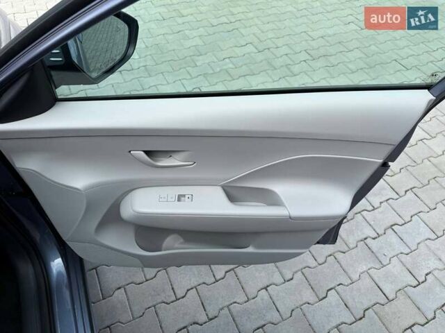 Серый Хендай Kona Electric, объемом двигателя 0 л и пробегом 4 тыс. км за 24999 $, фото 81 на Automoto.ua