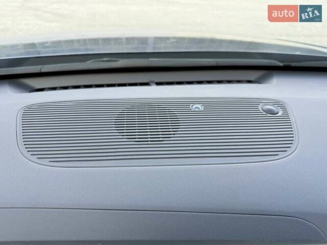 Серый Хендай Kona Electric, объемом двигателя 0 л и пробегом 4 тыс. км за 24999 $, фото 138 на Automoto.ua