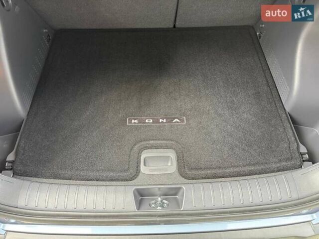 Серый Хендай Kona Electric, объемом двигателя 0 л и пробегом 4 тыс. км за 24999 $, фото 60 на Automoto.ua