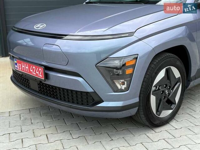 Серый Хендай Kona Electric, объемом двигателя 0 л и пробегом 4 тыс. км за 24999 $, фото 29 на Automoto.ua