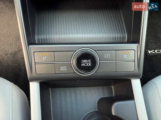 Серый Хендай Kona Electric, объемом двигателя 0 л и пробегом 4 тыс. км за 24999 $, фото 136 на Automoto.ua