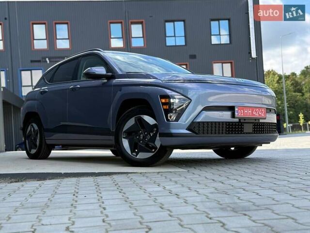 Серый Хендай Kona Electric, объемом двигателя 0 л и пробегом 4 тыс. км за 24999 $, фото 171 на Automoto.ua