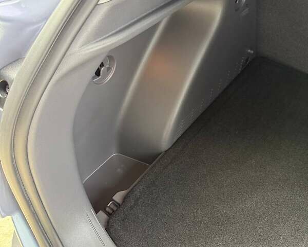 Серый Хендай Kona Electric, объемом двигателя 0 л и пробегом 4 тыс. км за 24999 $, фото 63 на Automoto.ua