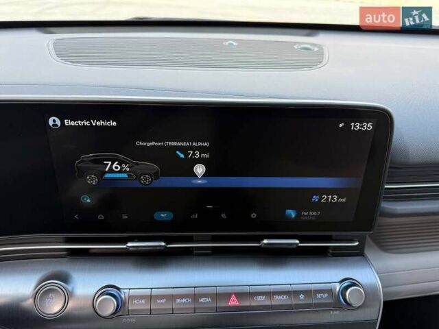 Серый Хендай Kona Electric, объемом двигателя 0 л и пробегом 4 тыс. км за 24999 $, фото 137 на Automoto.ua