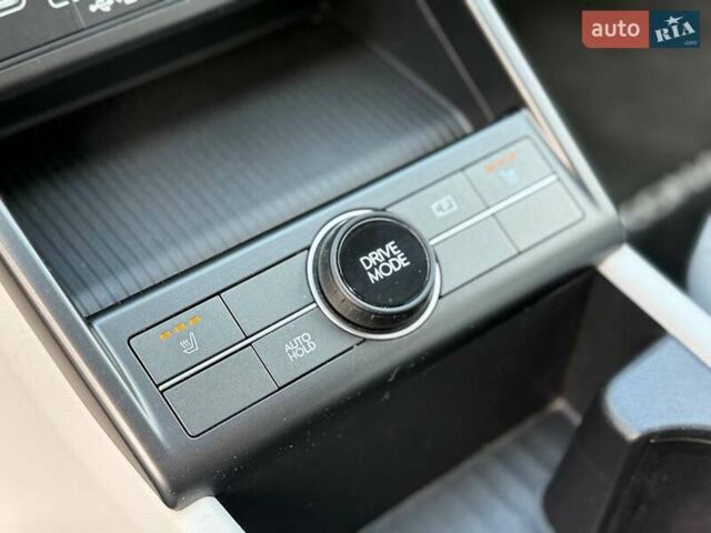 Серый Хендай Kona Electric, объемом двигателя 0 л и пробегом 4 тыс. км за 24999 $, фото 135 на Automoto.ua