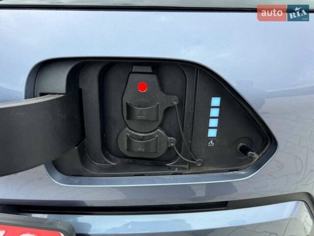 Серый Хендай Kona Electric, объемом двигателя 0 л и пробегом 4 тыс. км за 24999 $, фото 31 на Automoto.ua