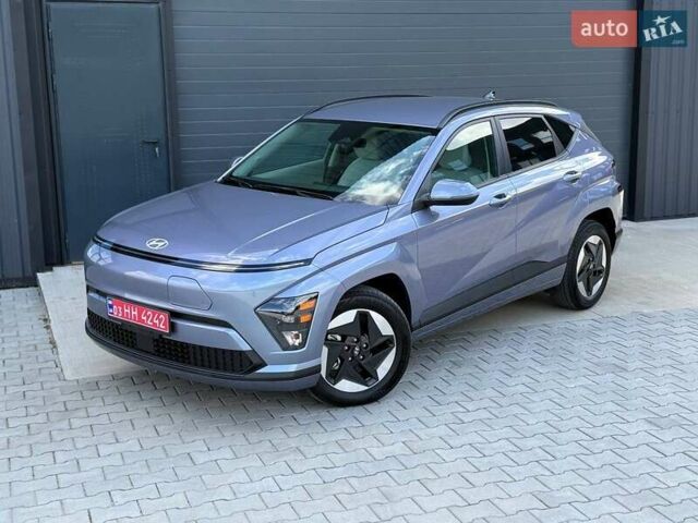Серый Хендай Kona Electric, объемом двигателя 0 л и пробегом 4 тыс. км за 24999 $, фото 172 на Automoto.ua