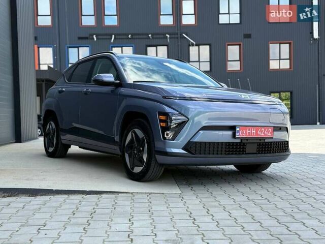 Серый Хендай Kona Electric, объемом двигателя 0 л и пробегом 4 тыс. км за 24999 $, фото 153 на Automoto.ua