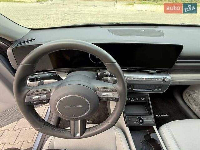 Серый Хендай Kona Electric, объемом двигателя 0 л и пробегом 4 тыс. км за 24999 $, фото 119 на Automoto.ua