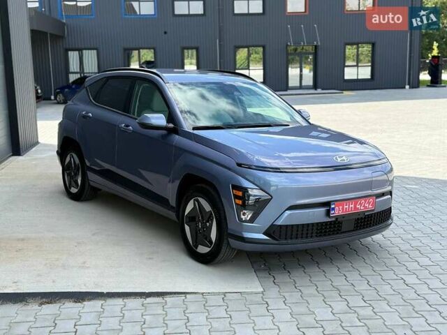 Серый Хендай Kona Electric, объемом двигателя 0 л и пробегом 4 тыс. км за 24999 $, фото 155 на Automoto.ua