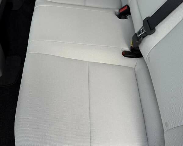 Серый Хендай Kona Electric, объемом двигателя 0 л и пробегом 4 тыс. км за 24999 $, фото 103 на Automoto.ua