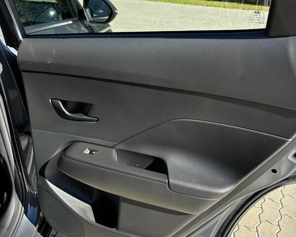 Серый Хендай Kona Electric, объемом двигателя 0 л и пробегом 28 тыс. км за 22900 $, фото 21 на Automoto.ua