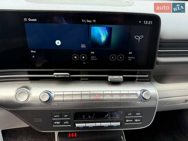 Серый Хендай Kona Electric, объемом двигателя 0 л и пробегом 4 тыс. км за 24999 $, фото 129 на Automoto.ua