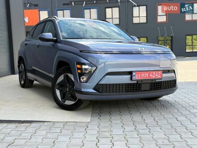 Серый Хендай Kona Electric, объемом двигателя 0 л и пробегом 4 тыс. км за 24999 $, фото 166 на Automoto.ua