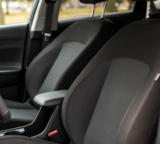 Серый Хендай Kona Electric, объемом двигателя 0 л и пробегом 25 тыс. км за 22700 $, фото 13 на Automoto.ua