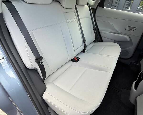 Серый Хендай Kona Electric, объемом двигателя 0 л и пробегом 4 тыс. км за 24999 $, фото 70 на Automoto.ua