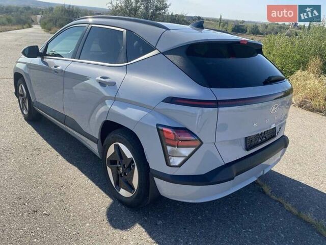 Сірий Хендай Kona Electric, об'ємом двигуна 0 л та пробігом 7 тис. км за 24499 $, фото 7 на Automoto.ua