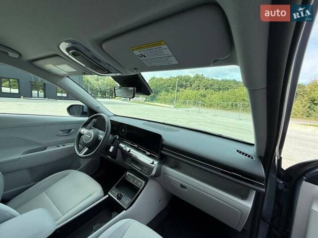 Серый Хендай Kona Electric, объемом двигателя 0 л и пробегом 4 тыс. км за 24999 $, фото 83 на Automoto.ua
